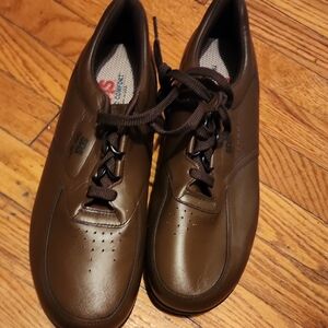 SAS Brown Oxfords with Smooth Leather and Rounded Toe